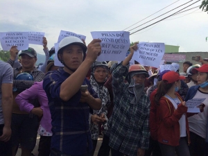 Nghệ An : Bắt nhà hoạt động Hoàng Bình trái luật, dân phản đối dữ dội