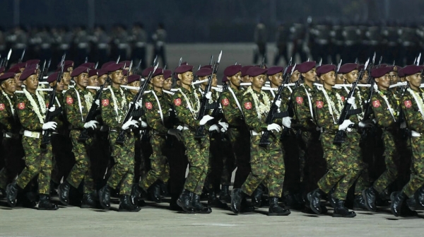 Miến Điện : Hàng trăm ngàn thanh niên tìm cách vượt biên để trốn quân dịch