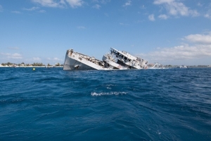 Bộ Chính trị lấy đâu ra tiền trả nợ cho &quot;con tàu đắm&quot; ?
