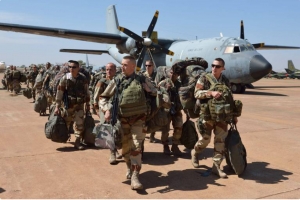 Điểm báo Pháp – Mali : Pháp rút quân trong cay đắng