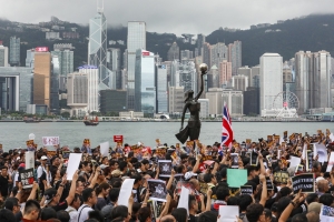 Những bước đi cuối cùng đầy ro của Trung Quốc ở Hong Kong