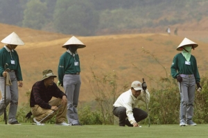 Được đánh golf thời phong tỏa nhờ ‘văn hóa thân hữu’ ?
