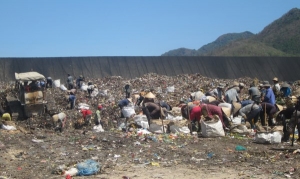 Ô nhiễm môi trường : cá chết Vĩnh Tân, 69% bãi phế liệu kém vệ sinh