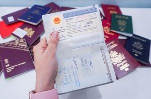 Hộ chiếu mới, không thu hộ khẩu, visa miễn phí