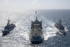 Biển Đông : tàu Trung Quốc theo dõi tàu Úc tập trận