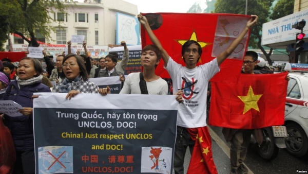 Đầu xuân bàn về dân chủ hóa cho Việt Nam