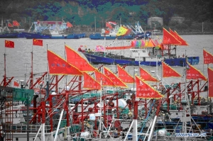 Tàu cá Trung Quốc hủy hoại sinh thái trên Biển Đông