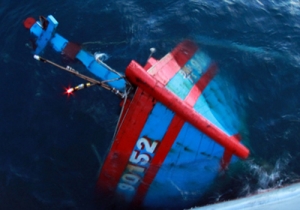 Ai cứu tàu ngư dân Việt bị Trung Quốc đâm chìm ?