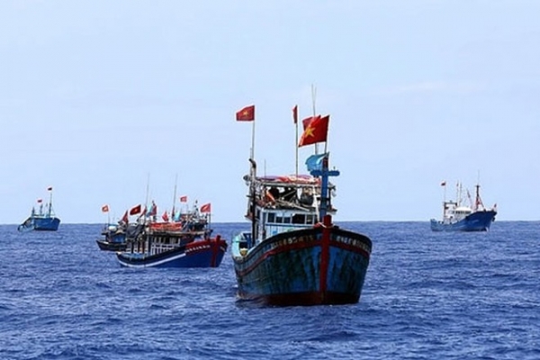 Tại sao Trung Quốc cứ ra lệnh cấm đánh bắt cá trên biển Việt Nam ?