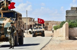 Trung Đông : Thổ Nhĩ Kỳ làm tới, NATO bối rối, Syria bực mình