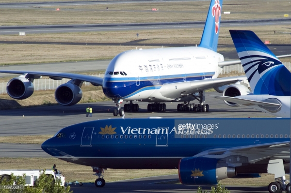 Vietnam Airlines &quot;hợp tác toàn diện&quot; với China Southern Airlines : Mừng hay lo ?