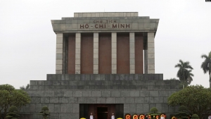 Nên giữ xác ướp hay hỏa táng hài cốt Hồ Chí Minh ?