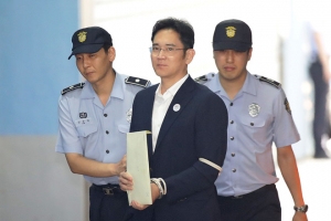 Quyền chủ tịch Samsung Lee Jae-yong lĩnh án 5 năm tù