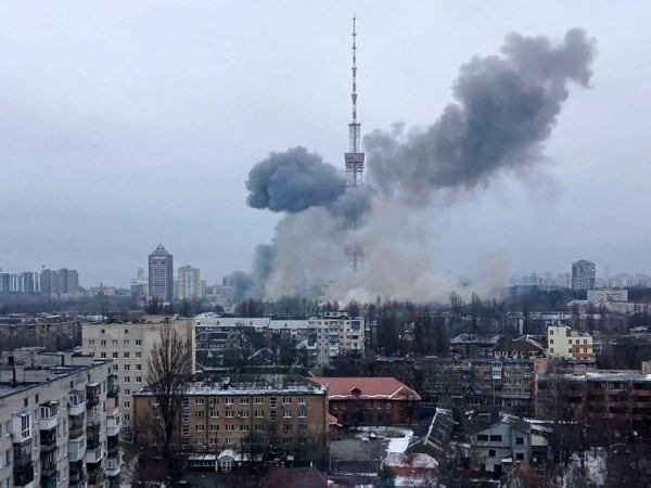 Chiến tranh Nga – Ukraine : Bom đạn bên ấy, &quot;khói lửa&quot; bên này