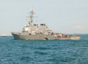 Singapore : Tàu chiến Mỹ va chạm với tàu dầu, 10 thủy thủ mất tích