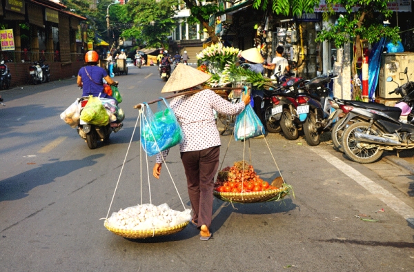 Nợ công : 40 triệu/đầu người, bão Molave gây thiệt hại và chết chóc