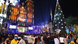 Việt Nam đón Noel và Năm mới 2021 trong không khí trầm lắng