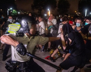 Điểm báo Pháp - Hồng Kông : Biểu tình chuyển sang bạo lực