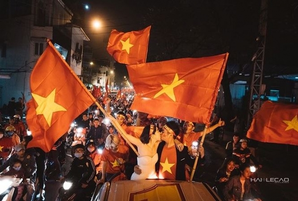 Việt Nam : Độc tài, bất công là chuyện nhỏ, bóng đá mới là chuyện ‘lớn’