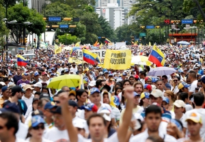 Tình hình Venezuela ngày càng phức tạp, ai cũng lo sợ chiến tranh