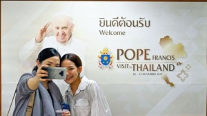 Người Thái Lan và giáo dân Việt đón Giáo hoàng Francis