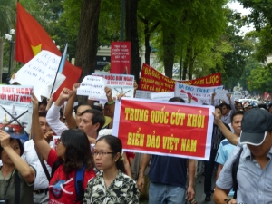 Vì sao người dân Việt chỉ phản đối Trung Quốc ?