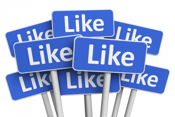 Vinh danh Hòa thượng và Mục sư, kỷ luật công an like và share Facebook