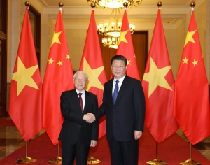 Việt Nam cố giữ cân bằng trong quan hệ với Mỹ và Trung Quốc