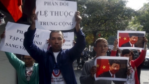 Nội bộ Việt Nam thời ‘biểu tình’ và ‘chống biểu tình’