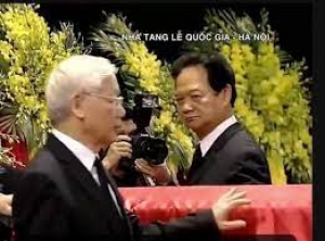 Hậu trường chính trị Việt Nam : phe đồng chí X trở lại