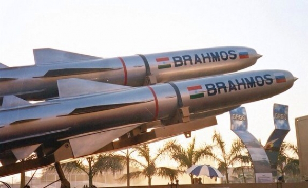 Việt Nam và Ấn Độ bàn chuyện tên lửa Brahmos
