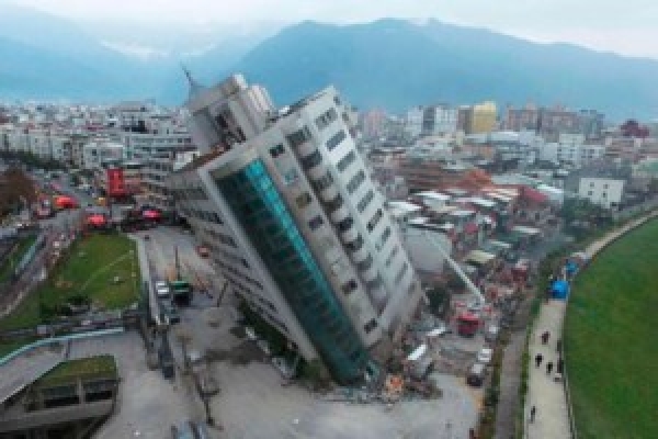 Thảm họa môi trường Hoa Đông, đối lập Hongkong, động đất Đài Loan