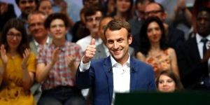 Điểm tin báo chí Pháp - Trí thức chống Macron