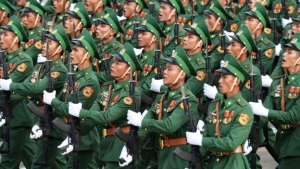 Người Việt thờ ơ dân chủ và thích quân đội ?