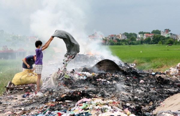 Loa phường, tàu lạ, ô nhiễm, ma túy, ung thư