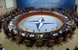 Hết cần quanh co, NATO điểm mặt Nga và Trung Quốc