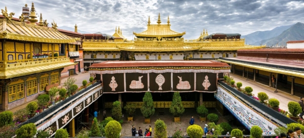 Biểu tượng hệ phái Phật giáo Mật tông ở Tây Tạng bị thiêu rụi