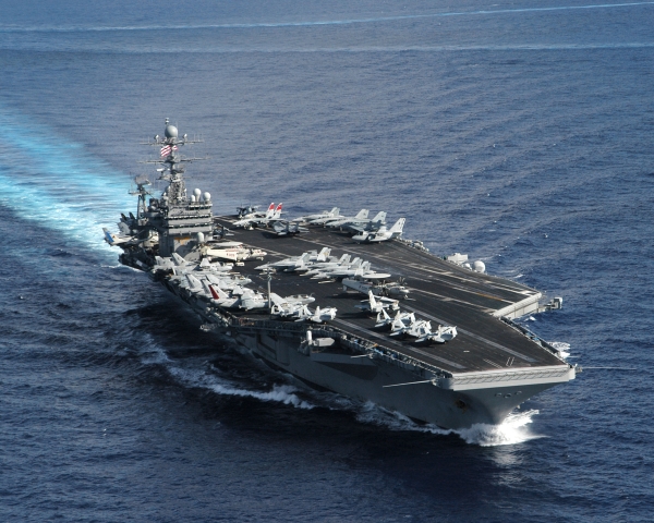 Chỉ huy trưởng USS Theodore Roosevelt không may vì đã tới Việt Nam