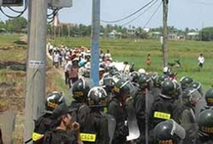 Học phí du học sinh Việt tại Mỹ, giáo dân Cồn Dầu bị cưỡng chế đất
