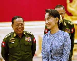 Myanmar : Facebook xóa tên tập đoàn quân sự, Seoul rút giải nhân quyền