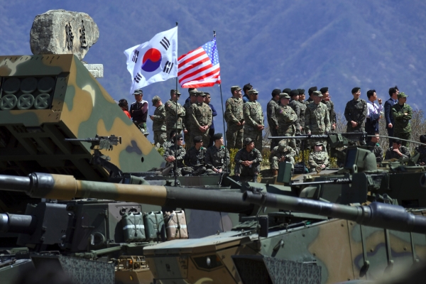 Quân lực Mỹ ngoài khơi Trung Quốc : Bắc Kinh lo ngại thật hay giả vờ ?