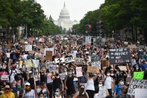 Hoa Kỳ : biểu tình chống bạo lực cảnh sát, Covid chưa dừng tay sát hại
