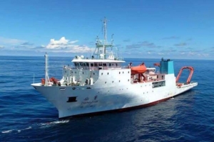 Tàu vận tải mới cho Hoàng Sa, Duterte bị tố bán nước, tin tặc Trung Quốc