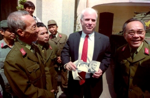 John McCain và ‘bên thắng cuộc’ ngược đời