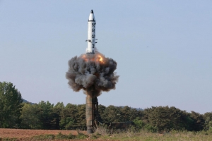 Lâm vào thế kẹt, Bắc Triều Tiên lấy bài phóng tên lửa cũ ra dọa