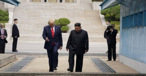 Donald Trump đặt chân lên lãnh thổ Bắc Triều Tiên