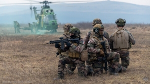 Tại sao Pháp dự định đưa chuyên gia quân sự đến Ukraine ?