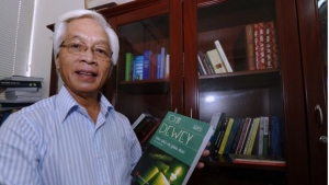 Vụ Giáo sư Chu Hảo khiến sách về dân chủ &#039;cháy hàng&#039;