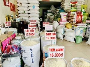Huề : Giá gạo tăng cao, giá nông cụ sản xuất cũng tăng