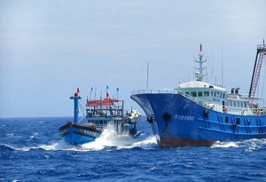 Ngư dân Việt bị tàu Trung Quốc đuổi ngay trong lãnh hải của mình